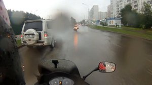 Как-то раз в дождливый серый день....В дождь на мотоциклах.