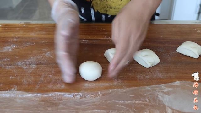 冬天里最爱吃的白菜馅饼，饼皮薄馅料足，压一压不用擀面就成功 смотреть онлайн