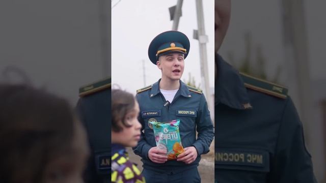 ⁉️Хулиганы петарды в дедушку кидают... Чем закончится? Смотрите до конца!