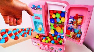 Видео для детей. Игрушечный холодильник с продуктами. Шарики в лабиринте. Детям