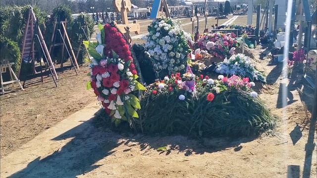 Евгения Добровольская покоится на Троекуровском кладбище Москвы.