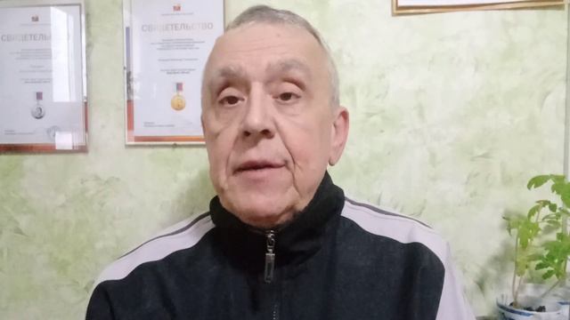 Открылись её крупные волнительные груди, отливающие белизной и свежей первозданностью.