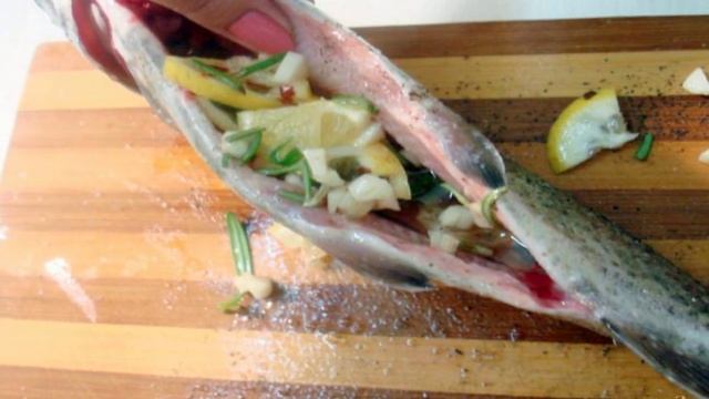 Речная форель запеченная в духовк