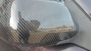 ламинация карбоном. установил правую накладку зеркала