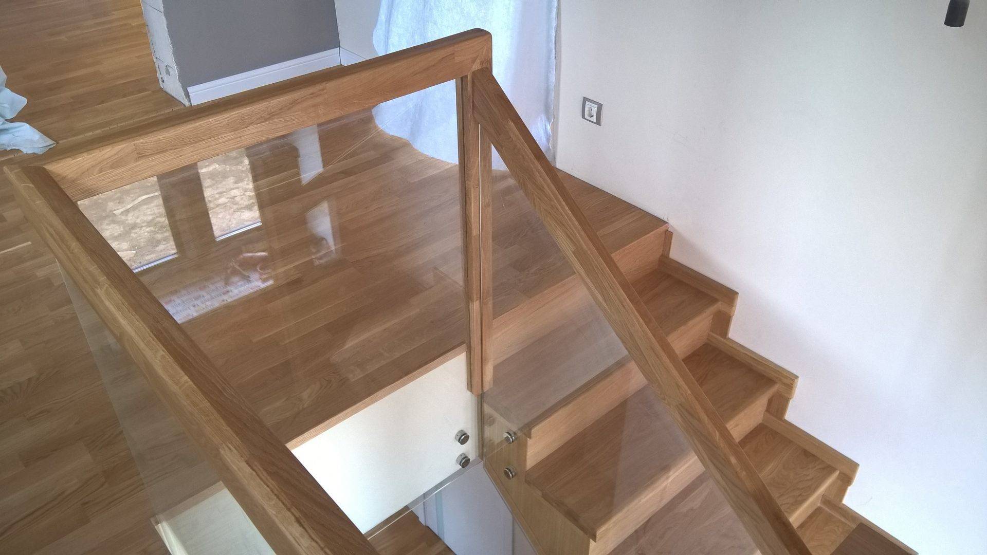 Лестница на металлокаркасе с дубовыми ступенями смотреть онлайн