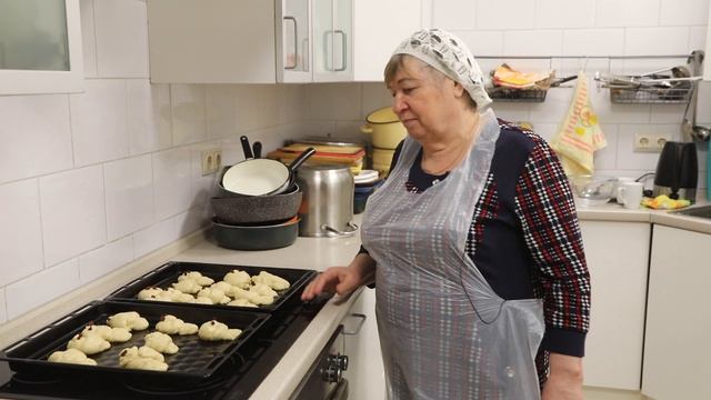 Мастер класс выпекания жаворонков в день памяти 40 Севастийских мученников. Черемцова Валентина Мих. смотреть онлайн