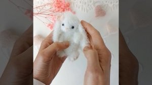 Вязаный спицами зайка.