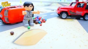 Мультики про машинки. Джипик и Гоночная машинка спешат на помощь Грузовичку. Развлекательное видео