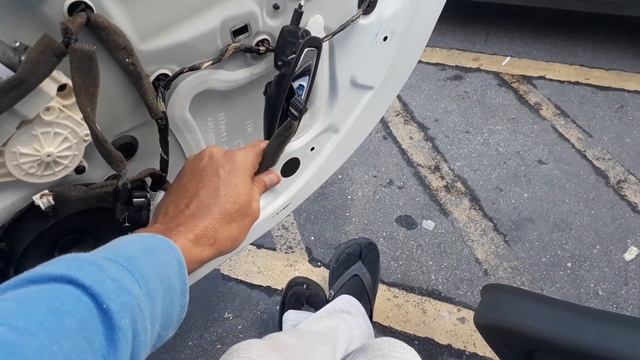 Desmontando Porta traseira Fluence Privilege - INSCREVA-SE NO CANAL E ATIVE O SINO смотреть онлайн