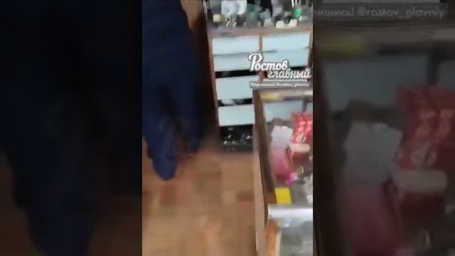 Владелец автомагазина украл трос у дальнобойщика.