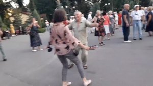Заманила, соблазнила, раздразнила!!!Танцы в парке Горького!!!Харьков 2021