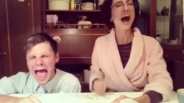 Мама помогает с уроками смотреть онлайн