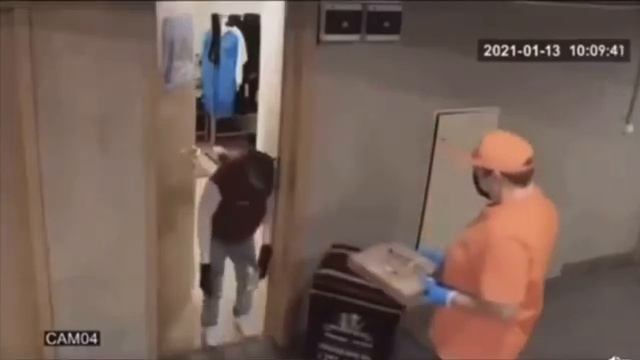 Обезьяна любит пиццу translate this смотреть онлайн