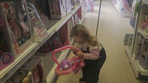 Женечка в магазине