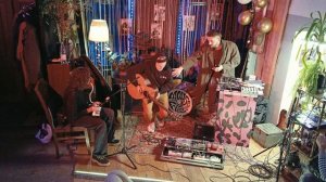 Ты смотришь мне в глаза. "ХолмЫ"