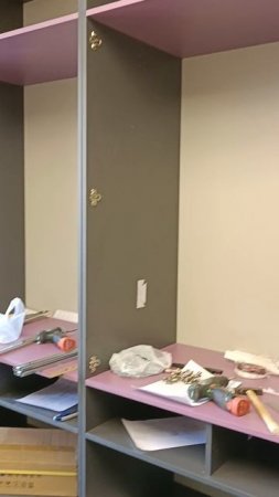 Сборка мебели в детской комнате после электромонтажа и отделки. Часть 3 Осмотр фурнитуры.