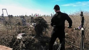 В Волжском наводят порядок на кладбищах
