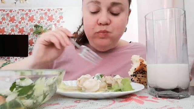 Мукбанг Так себе поела 😑 смотреть онлайн
