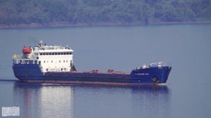 Теплоход СОРМОВСКИЙ-3055 на Волге прогодит Город-герой.
