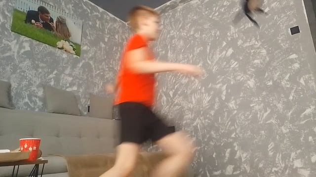 пинание скрича под смешные звуки смотреть онлайн