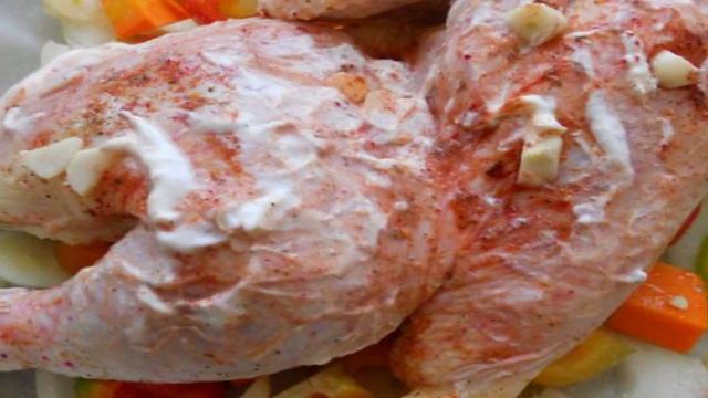 Курица запеченная с овощами