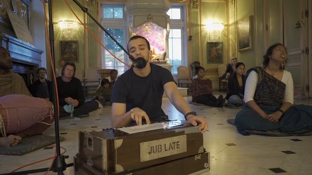 Surya - 04/05/2022 - Radhadesh Evening Kirtans смотреть онлайн