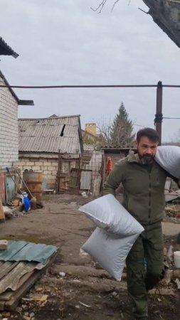 Пермские волонтеры доставили около 4 тонн корма для животных в ДНР и ЛНР