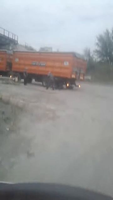 Лопнула ресора! Всего-то 45 тонн металопроката смотреть онлайн