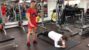 6.26. Поочерёдные разгибания рук из позиции «планка»