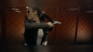 Ико Ювайс фильм Рейд 2 (2014 год) Бой против парня с битой и девушки с молотками