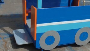 Детский аттракцион"Паровоз с вагонами".