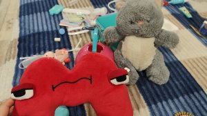 играем в мягкие игрушки буквы алфавита лор, детские игры, алфавит лора, alphabet lore