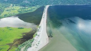 акватория Телецкого озера/ на границе речной и озерной воды