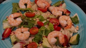 Готовлю на ужин креветки а к ним теплый салат из сладкого перца.