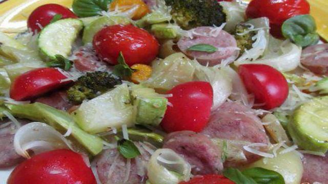 Запеченные овощи с куриной колбасой