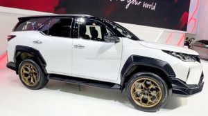 Представлен новый Toyota Fortuner 2025: внедорожник получил стильную внешность