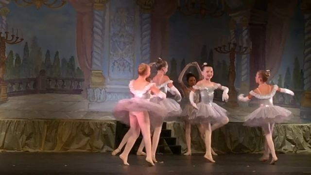 Lydia "Silver Princess Ballet" from Cinderella смотреть онлайн