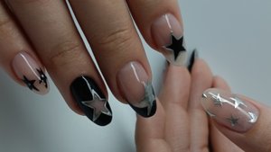 Как сделалать звёздный маникюр