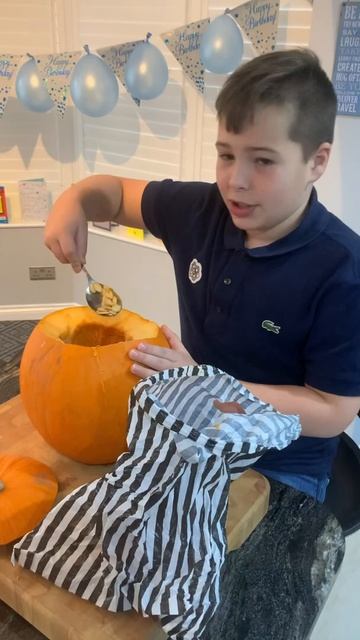 Happy Halloween pumpkin carving!!! смотреть онлайн