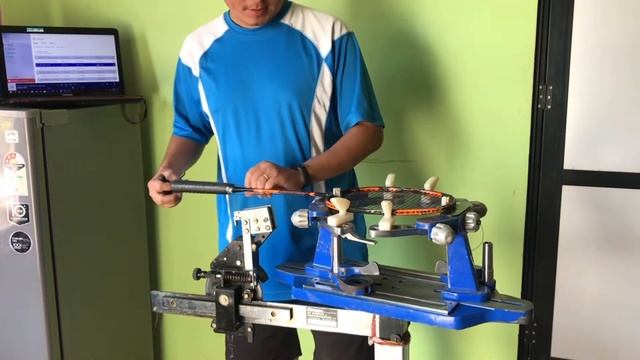 Badminton racket gutting with yonex BG 65 смотреть онлайн