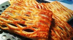 Слойки с яблоком и корцей