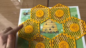 Дополнение к песенке «Пчелка летела»