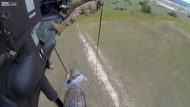 Фсем баяцца! Десантирование американского специательного наза смотреть онлайн