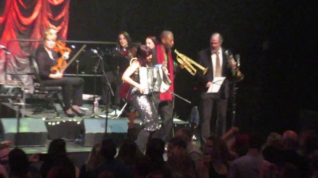 Bob Schneider & his Moonlight Orchestra - Tarantula смотреть онлайн