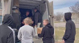 Гуманитарную помощь Днепрорудненскому профессиональному лицею из Карелии.