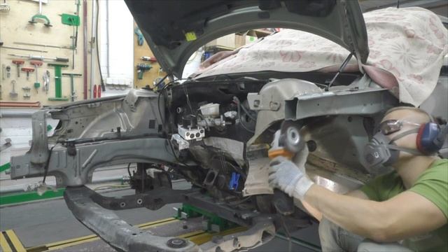 Вольво S60. Ремонт передней части. Body repair after an accident.