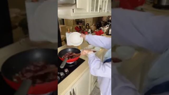 IBU MEMASAK DAGING MASAK MERAH смотреть онлайн