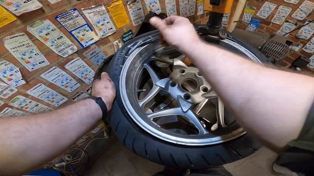 Motorcycle - Rear tire change - BMW R1200RT смотреть онлайн