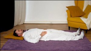 Упражнения в кровати для заряда на весь день.