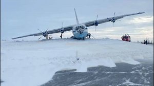 В Новом Уренгое грузовой самолет попал в сугроб